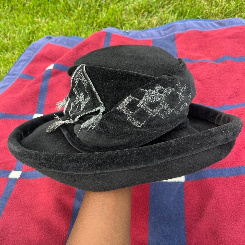 Harrods black velour cloche hat vtg retro style velvet chic wide brim detailed